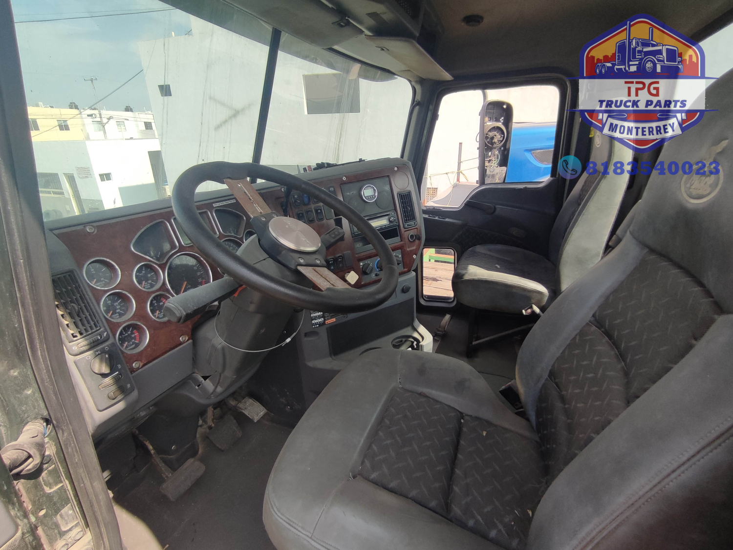 Cabina Mack CXU613 2012 (17).jpg