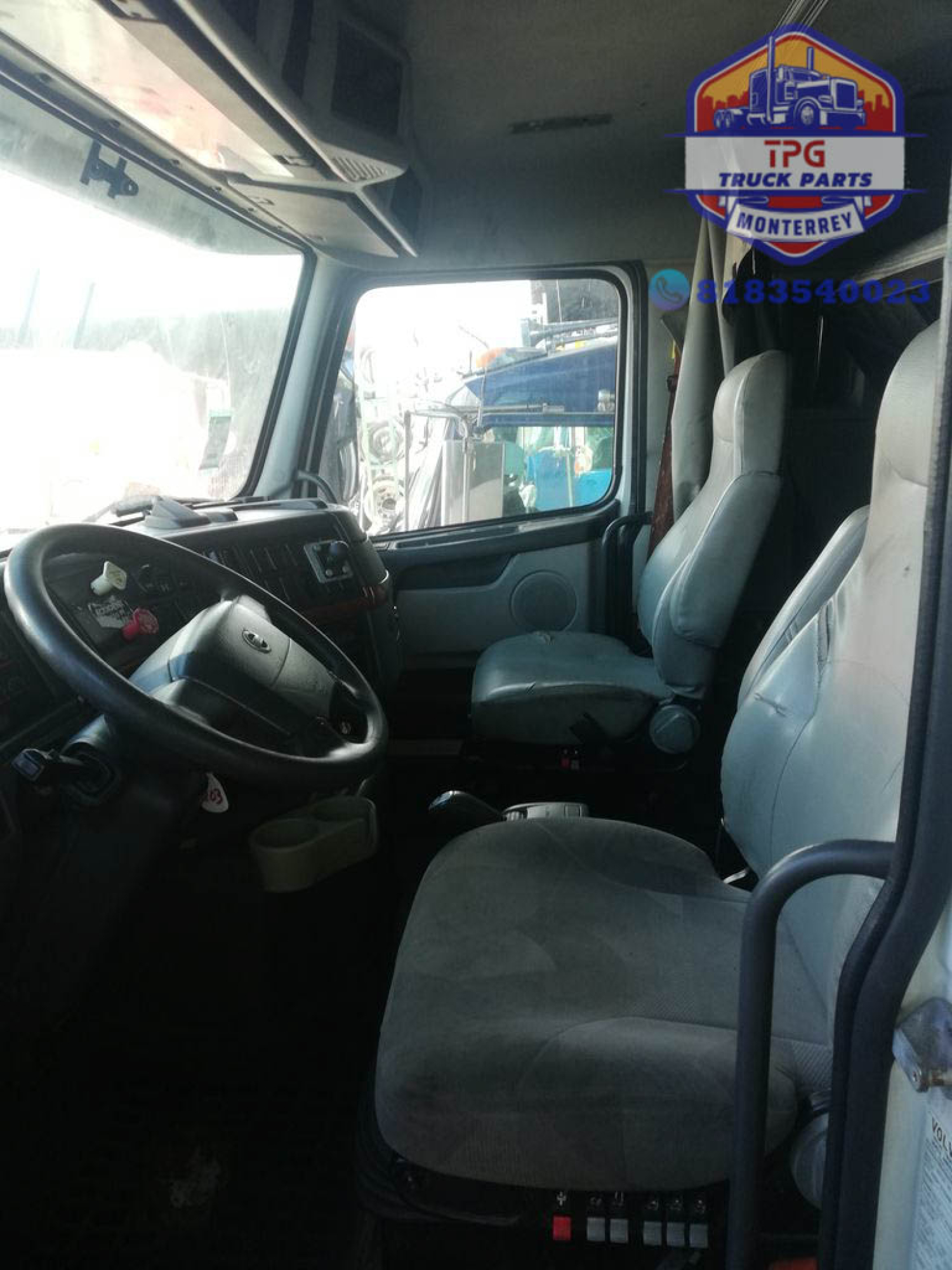 Cabina Volvo año 2011 VNM430 (1.8).jpg