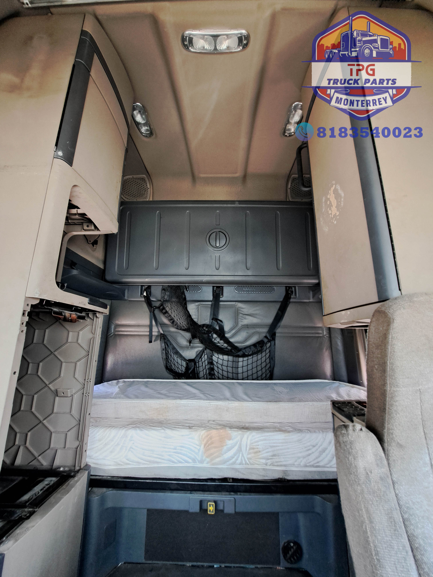 CABINA FL CASCADIA 2016 ALTA (16).jpg